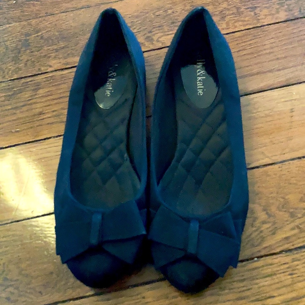 Kelly & Katie black flats with bow